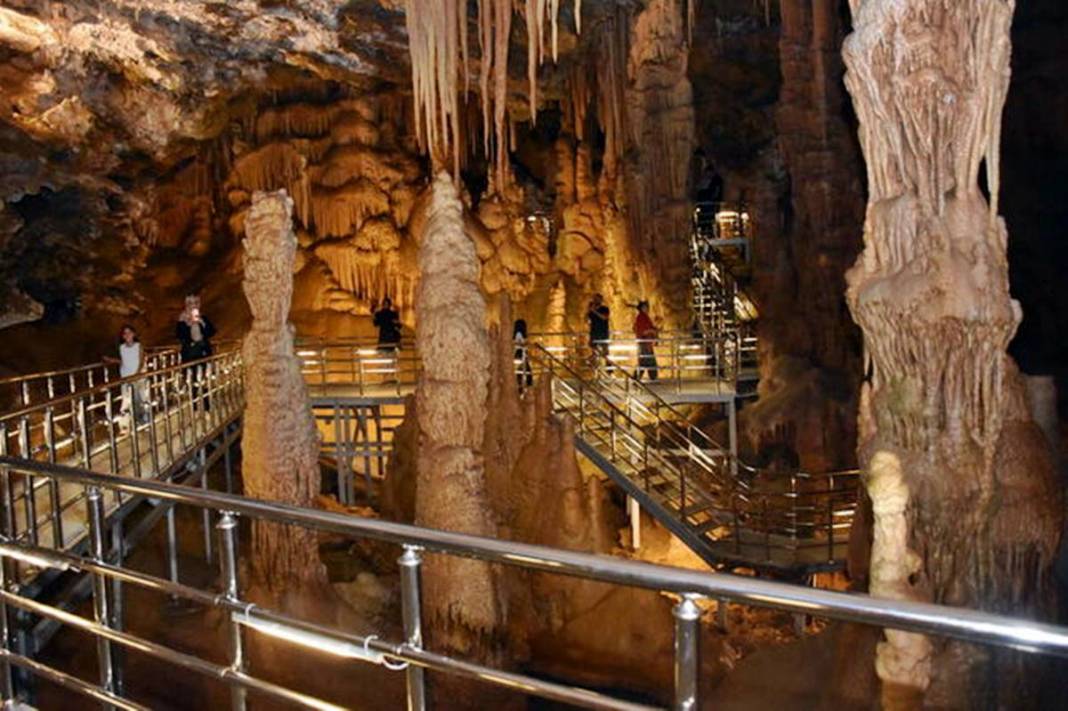 Karadeniz'deki bu mağaraya gidenler büyüleniyor! 5 ayda 100 bin ziyaretçi: Hiç böyle bir şey beklemiyordum 11